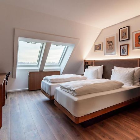 Hotel Schani Uno City Wina Bagian luar foto