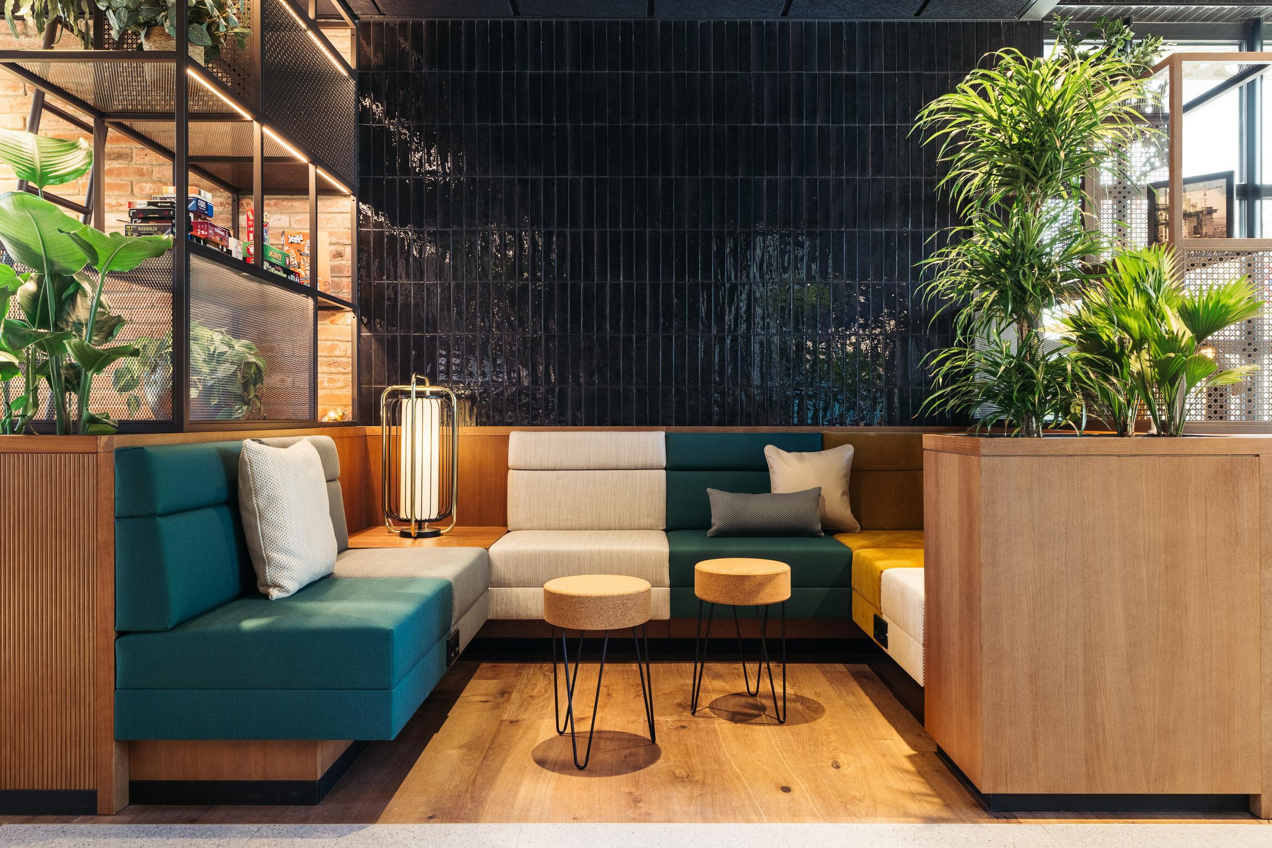 Hotel Schani Uno City Wina Bagian luar foto