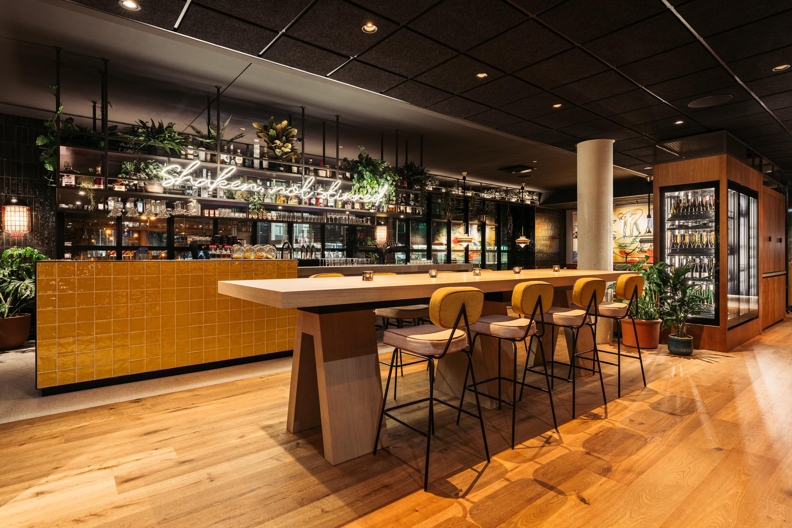 Hotel Schani Uno City Wina Bagian luar foto