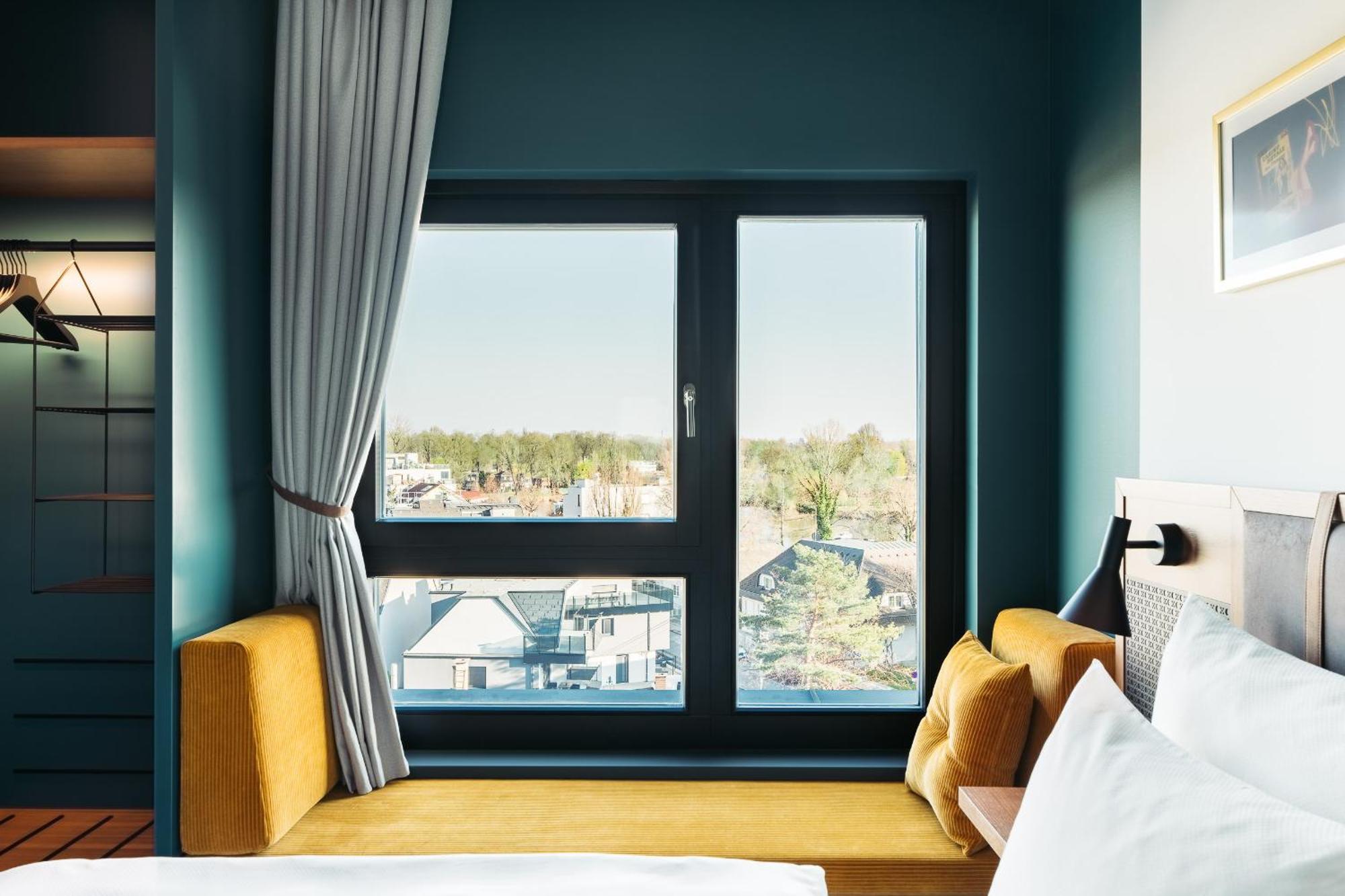 Hotel Schani Uno City Wina Bagian luar foto